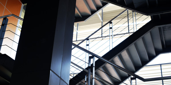 Pintar Fachadas de Empresas / Negocios / Locales Comerciales en Rivas - Vaciamadrid · Pintado de Escaleras