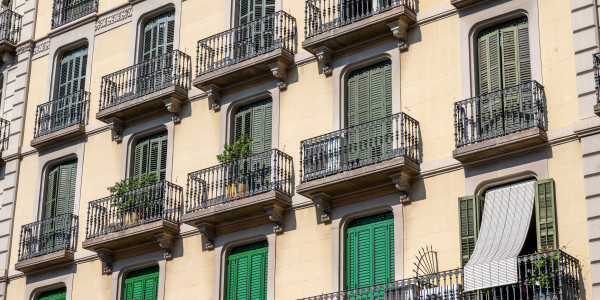 Pintar Fachadas y Patios de Luces de Comunidades Vecinos / Propietarios Rivas - Vaciamadrid · Reparación y Preparación de Superficies