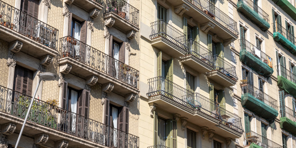 Trabajos Verticales en Fachadas de Edificios / Viviendas en Rivas - Vaciamadrid · Pintado de Fachadas con Difícil Acceso